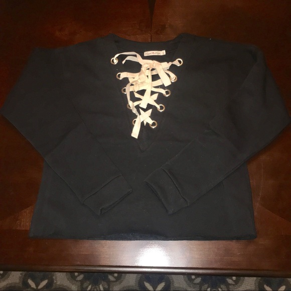 Black cozy lace up crop sweatshirt - Picture 3 of 5